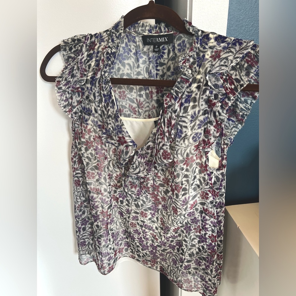 Intermix silk sleeveless printed top, size petite